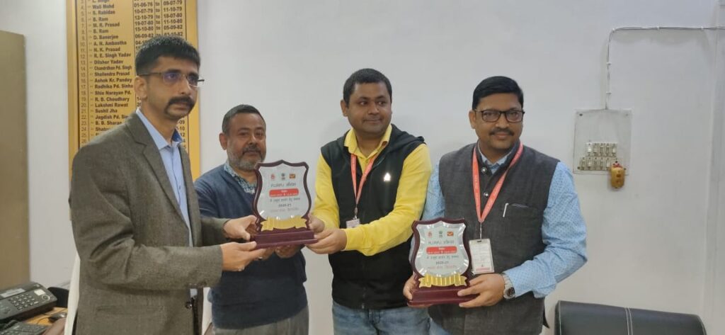 डाक जीवन बीमा प्रीमियम ड्राइव में डाककर्मी हुए सम्मानित डाक जीवन बीमा प्रीमियम ड्राइव में डाककर्मी हुए सम्मानित